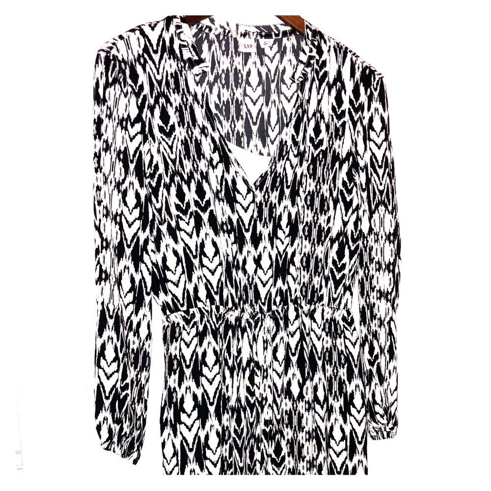 Gap sleeved dress with fun pattern and pockets